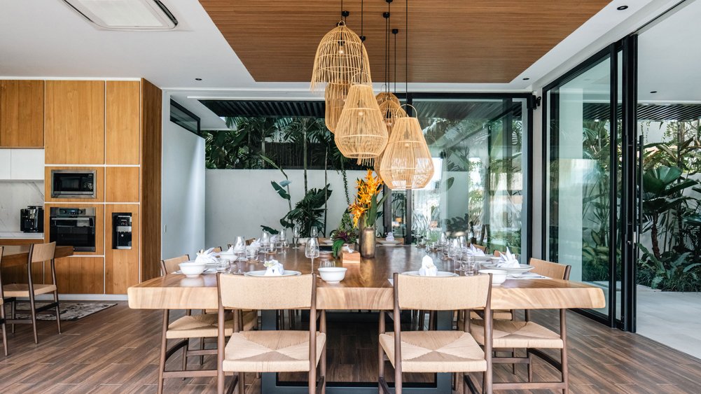 Villa Norbu - Spcious  kitchen and dining area